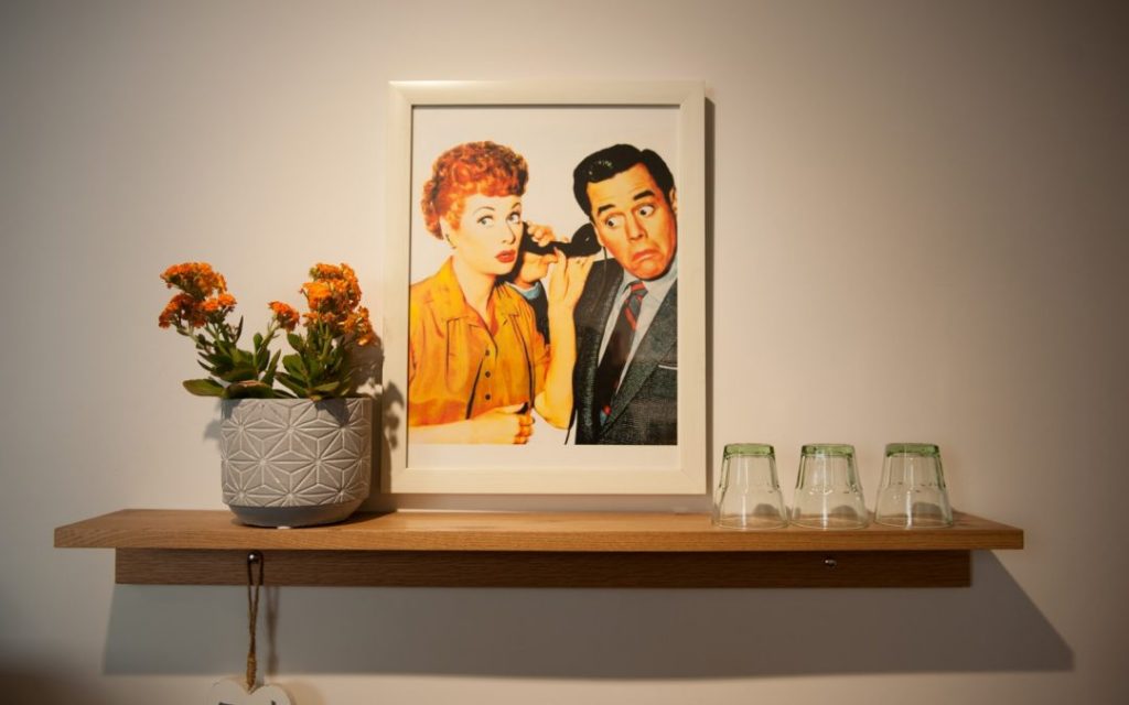 תמונת כתבה- טפט או צבע לקיר